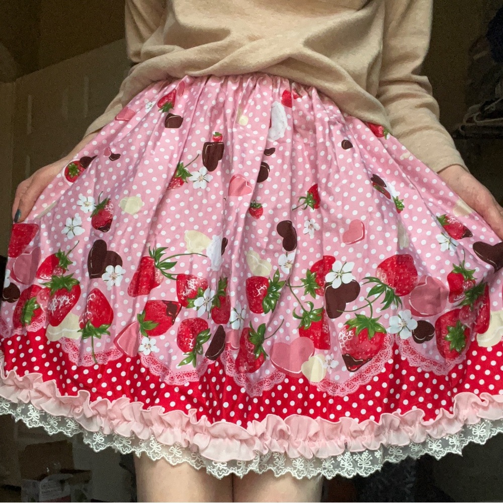 Bodyline Chocolate Strawberry Skirt size Medium